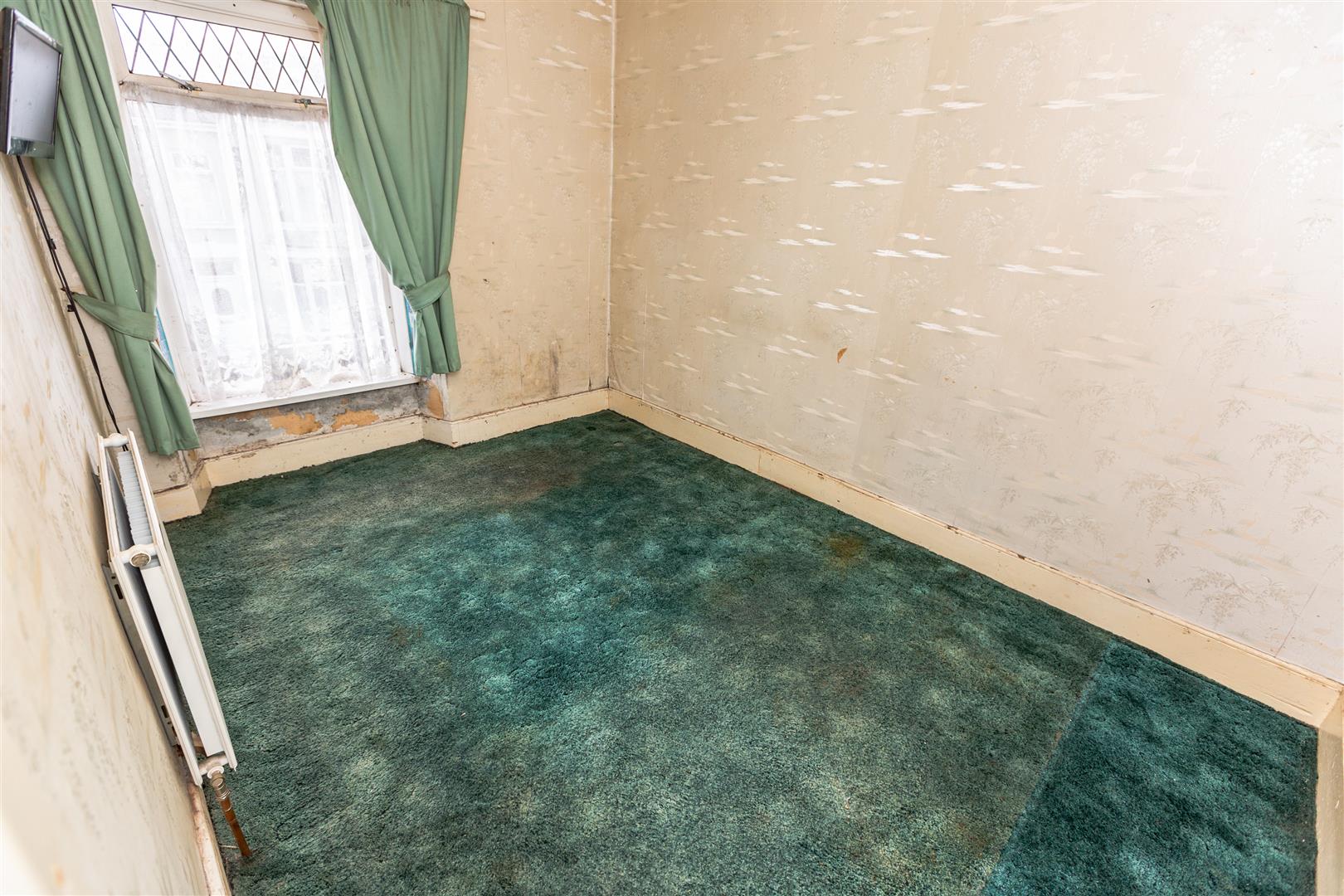 Lakefield Road, Llanelli, SA15 2UE